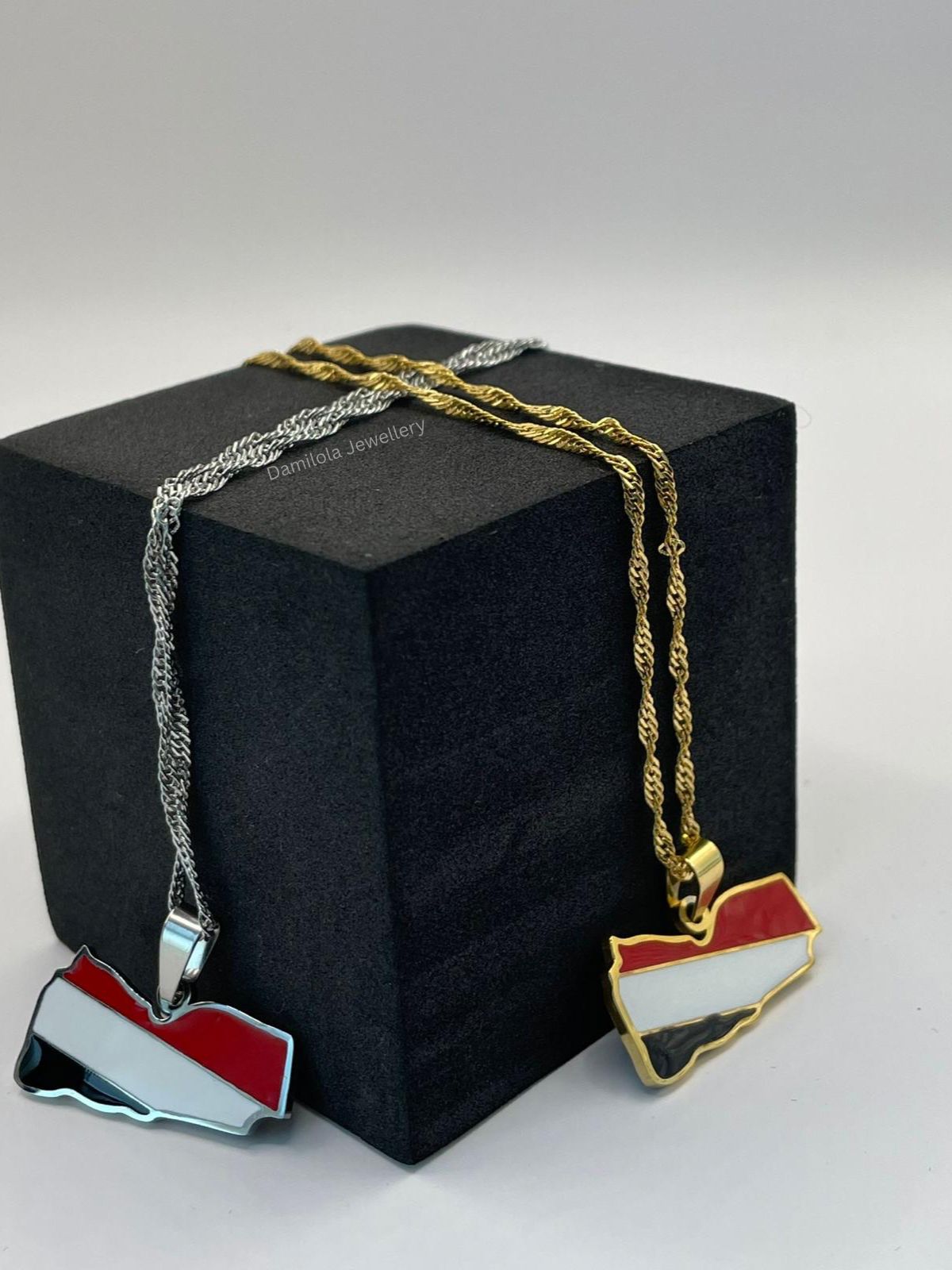 Yemen - Flag Map Necklace 🇾🇪