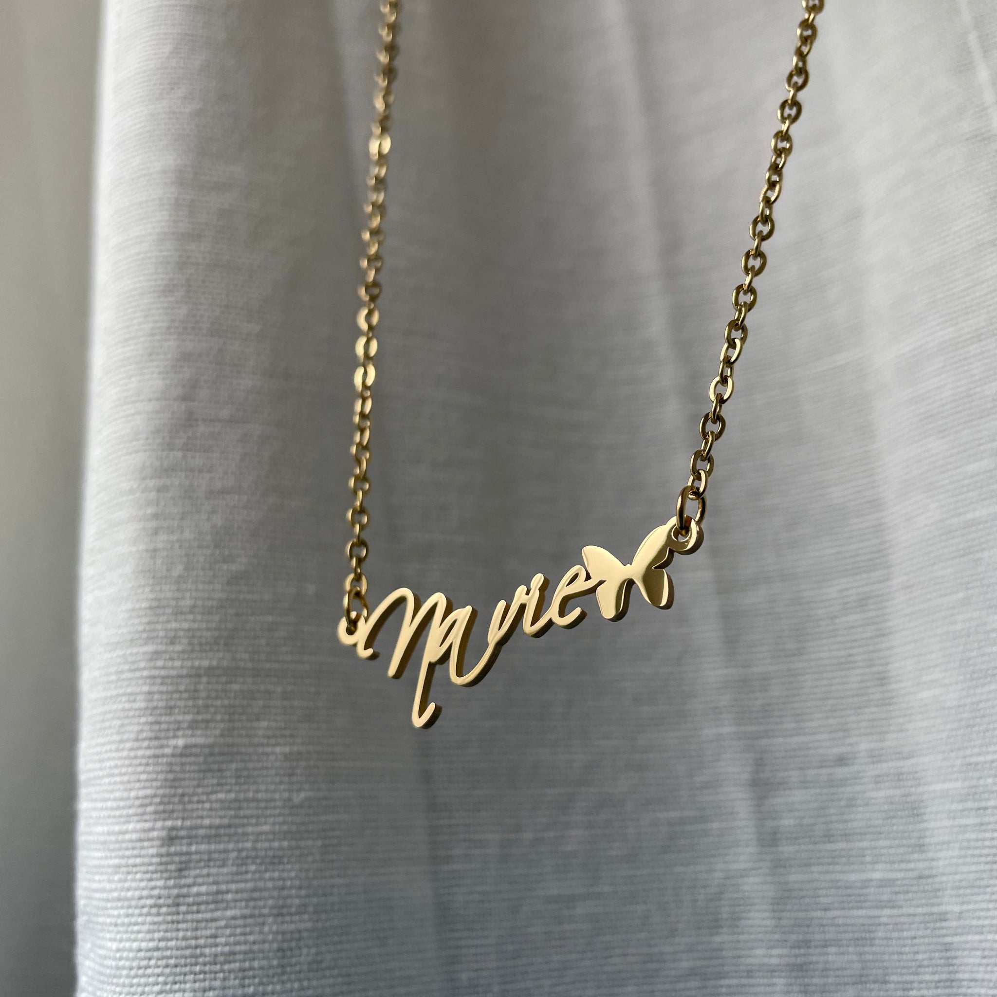 ‘Navie’ Delicate Font Necklace