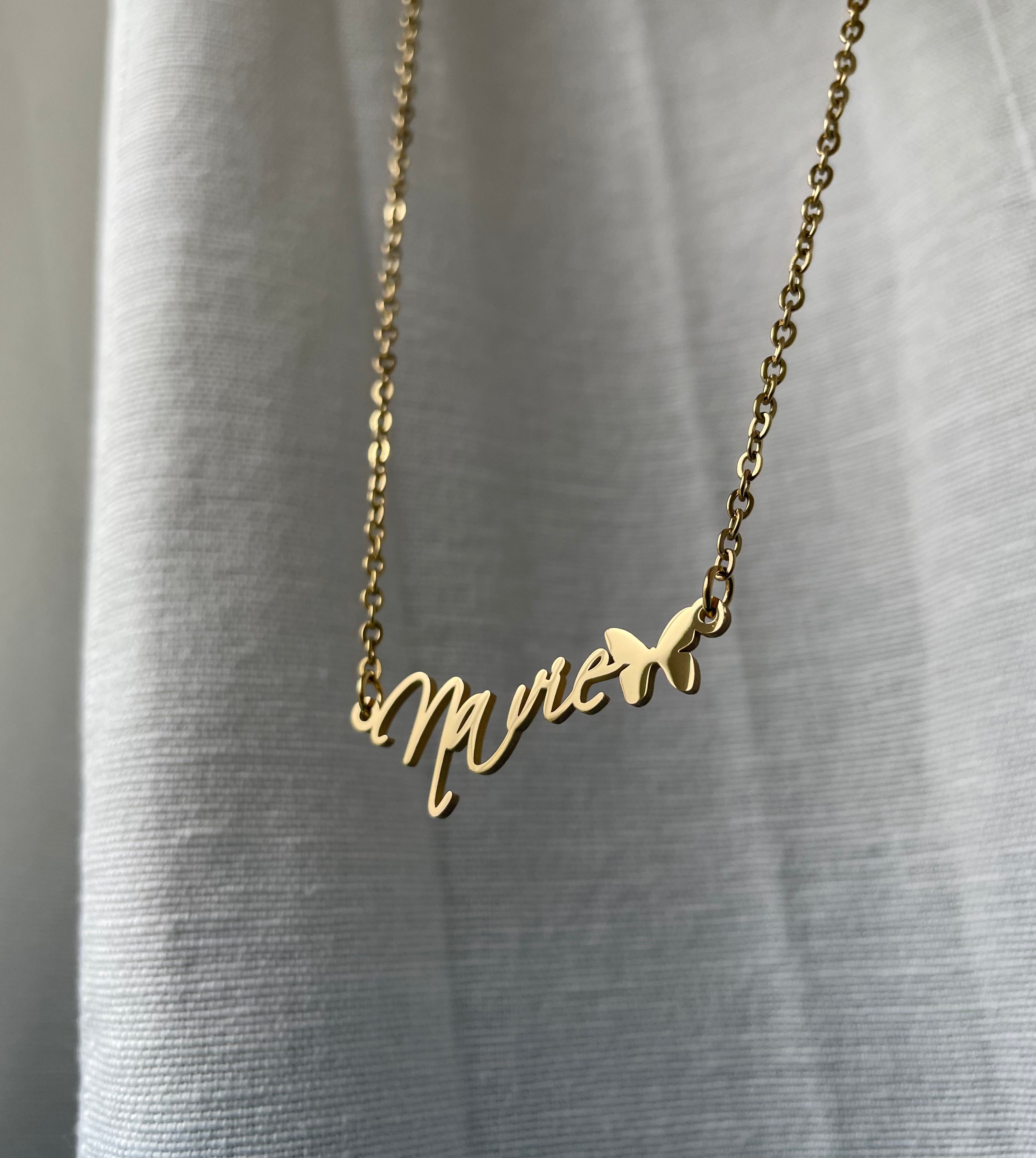 ‘Navie’ Delicate Font Necklace
