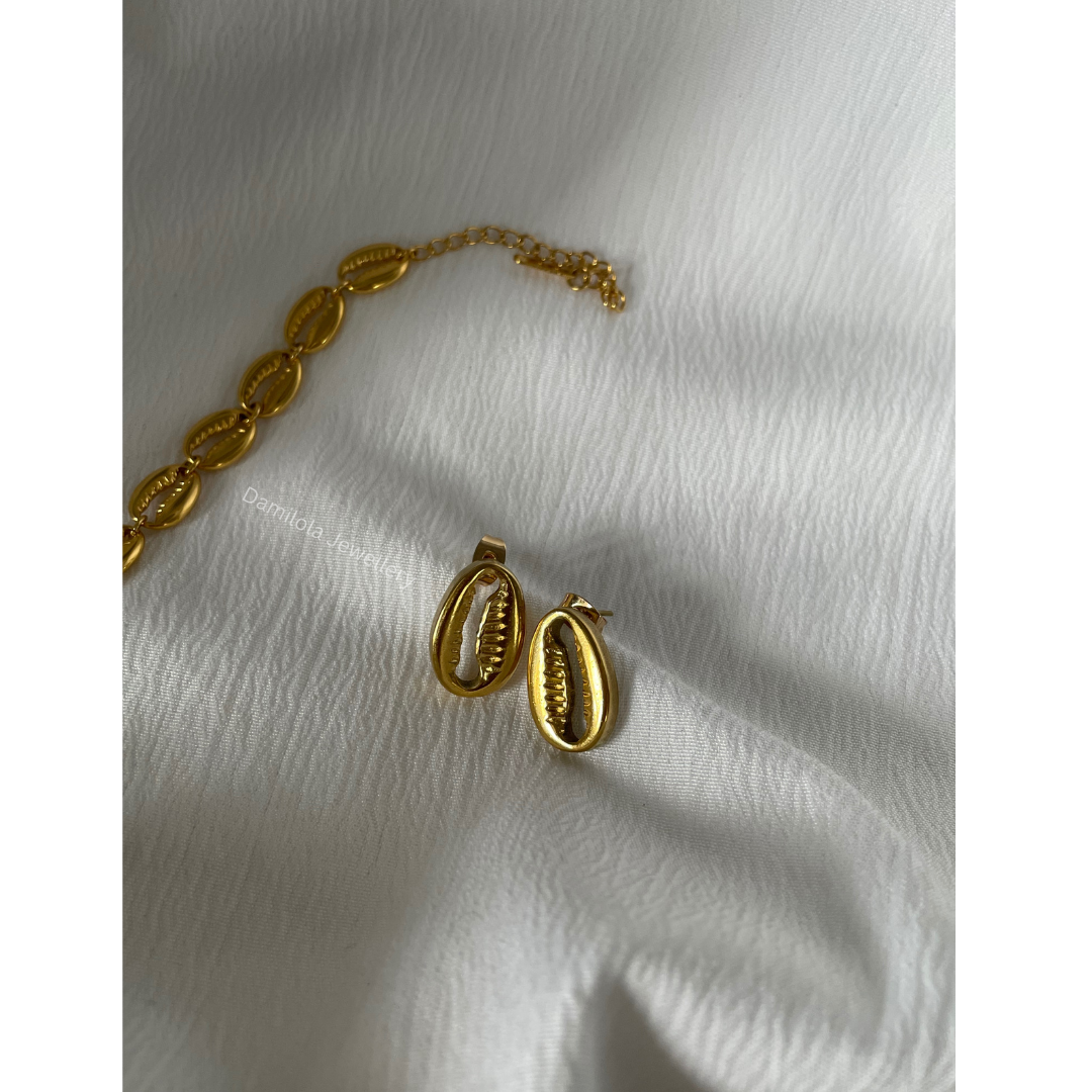 Cowrie stud earrings gold silver 