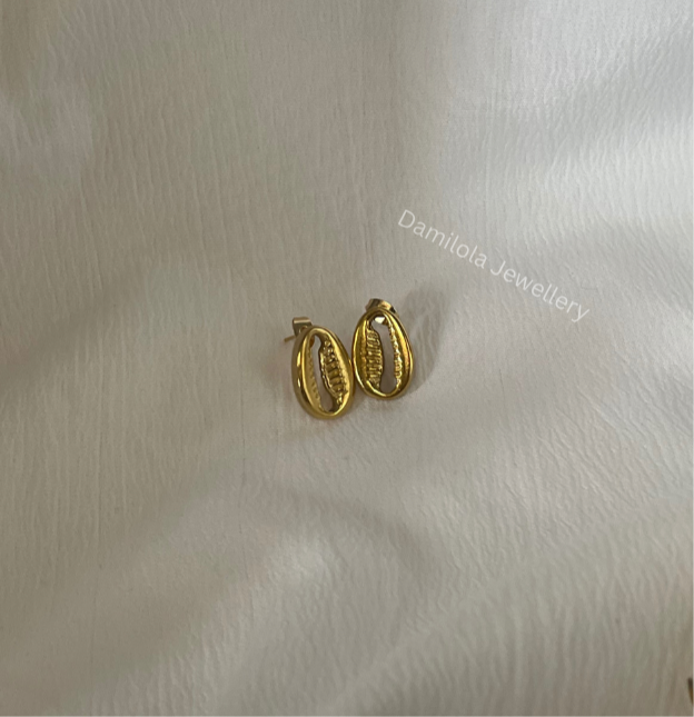 Cowrie stud earrings gold silver 