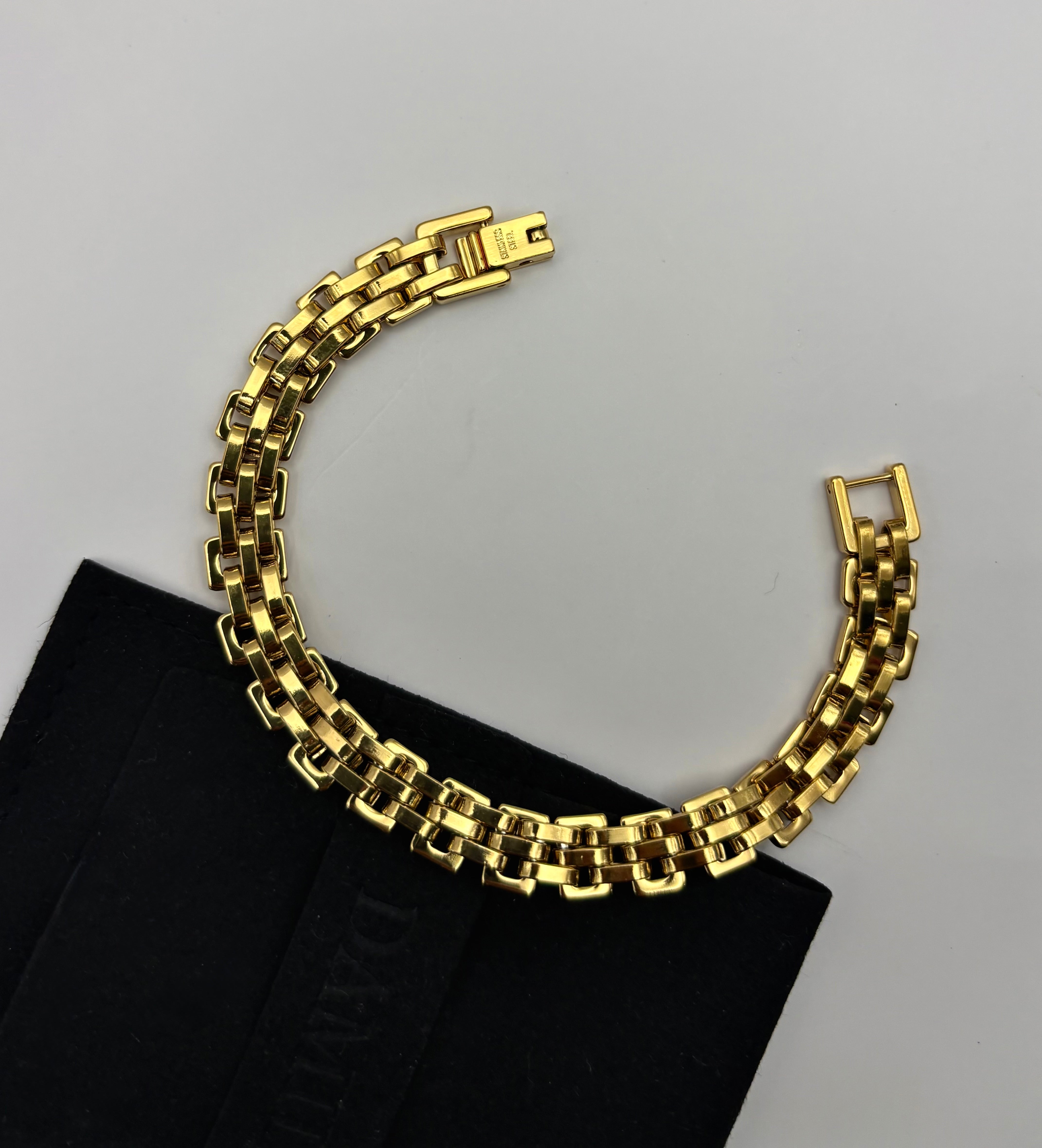 ‘Regal’ Watch Band Gold Bracelet