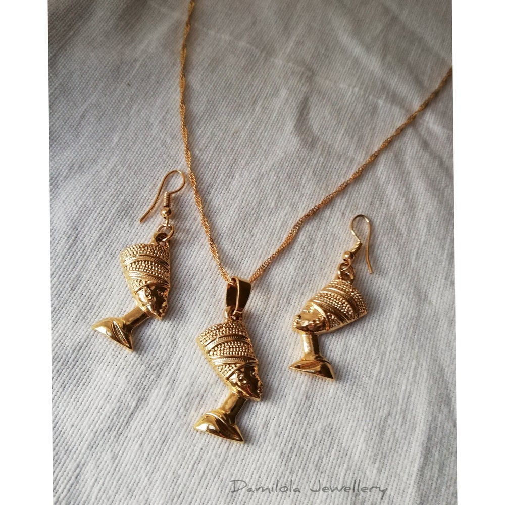 queen nefertiti earrings 