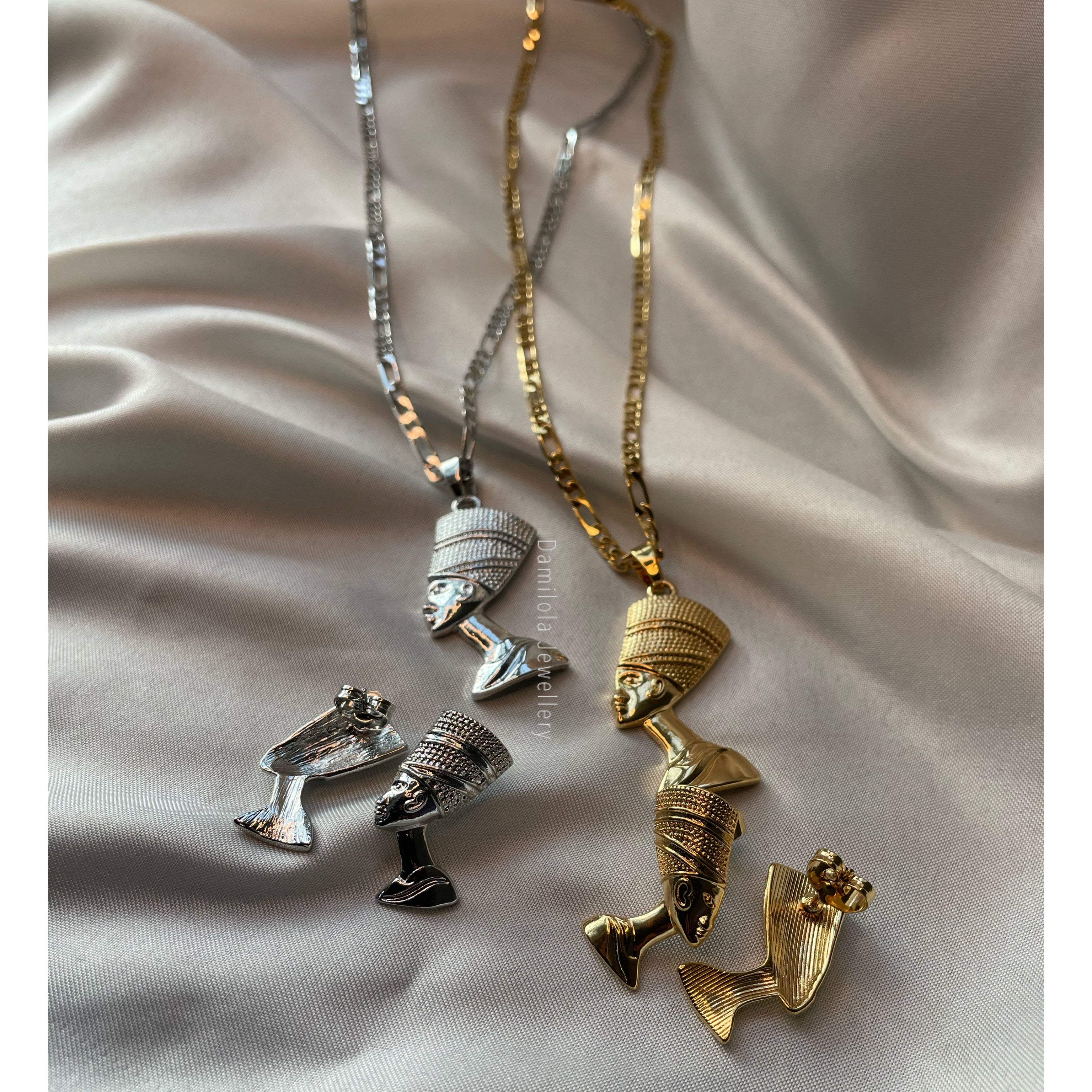 'Queen Nefertiti' - Stud Earrings - Silver/Gold