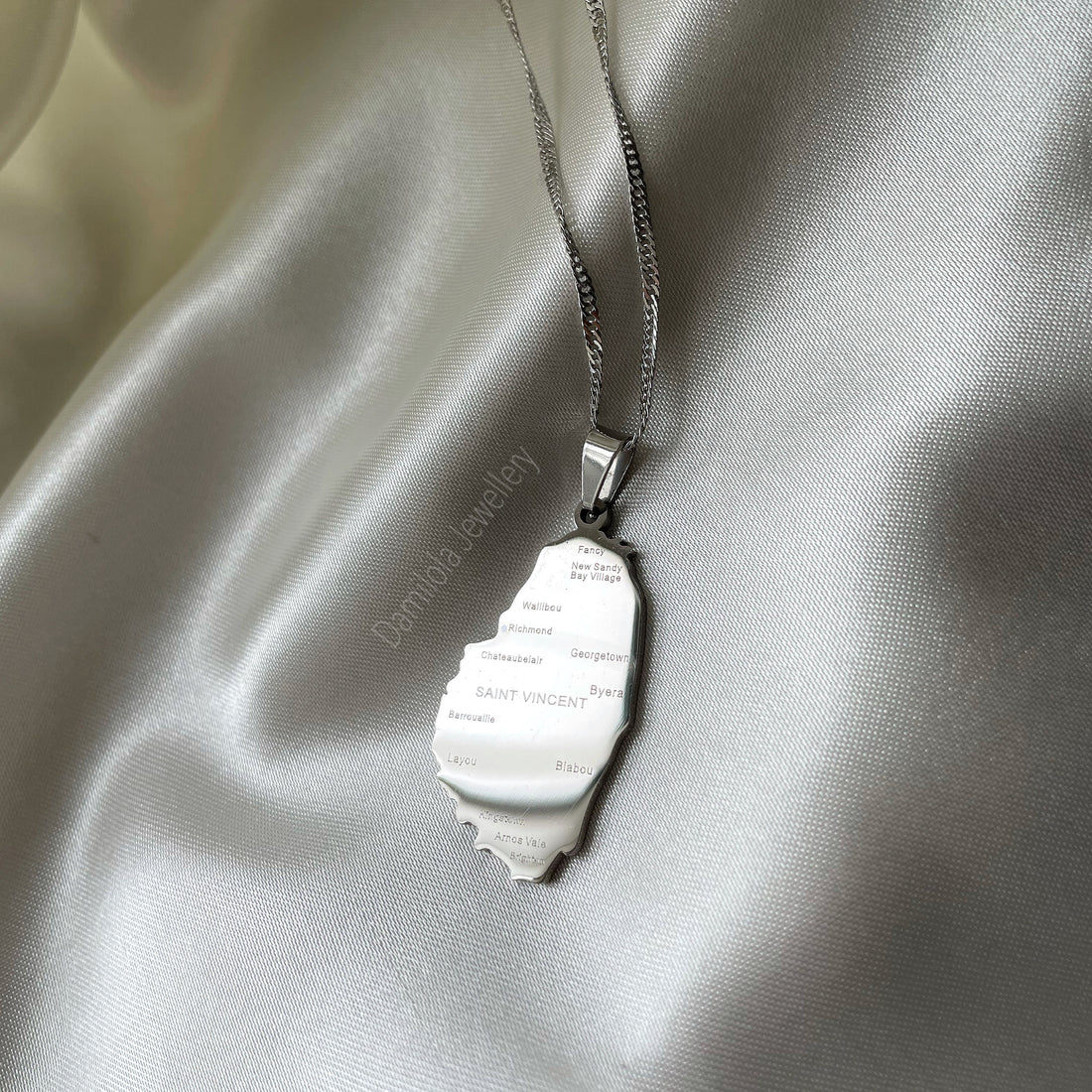 st Vincent necklace flag map