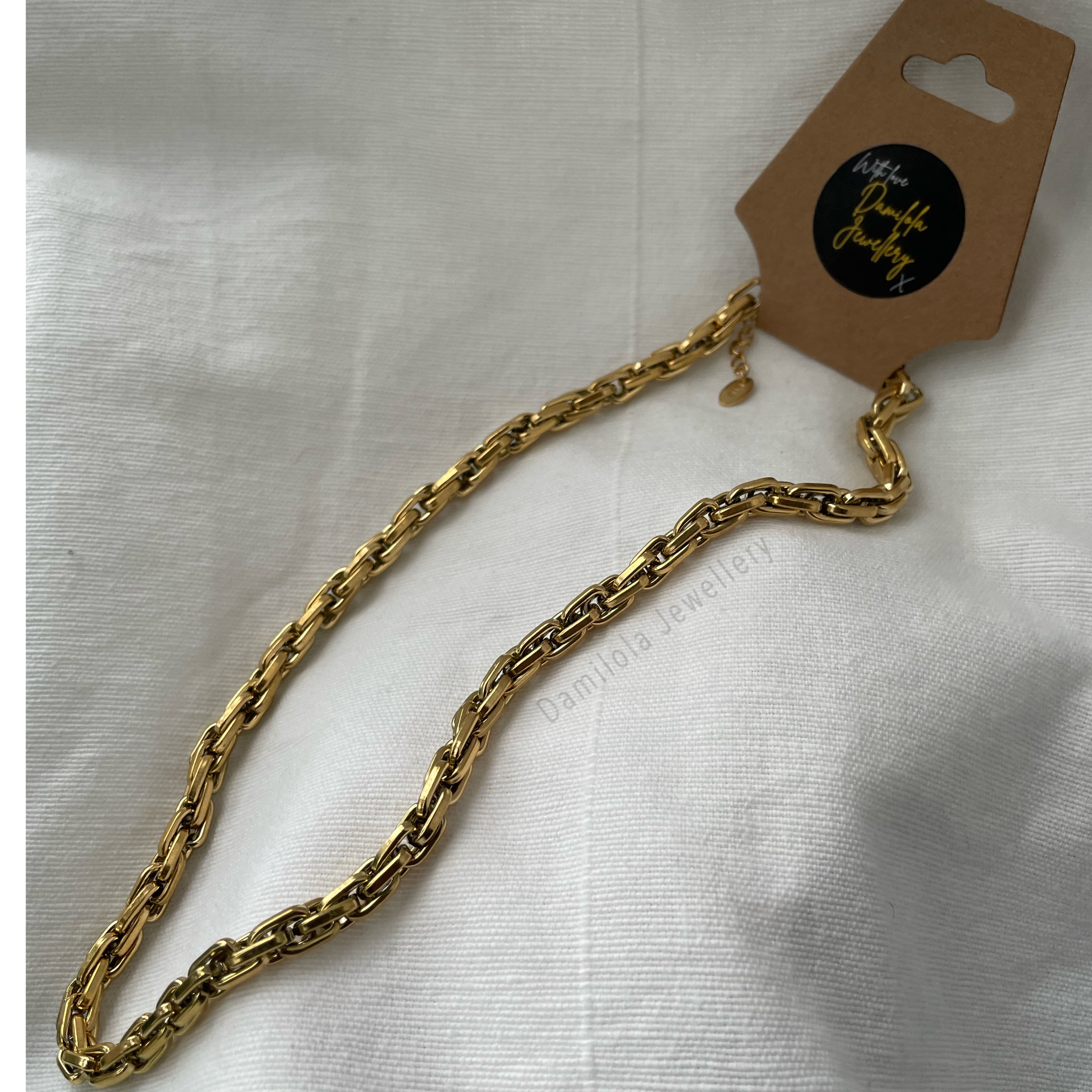‘Hooked’ Chunky Chain